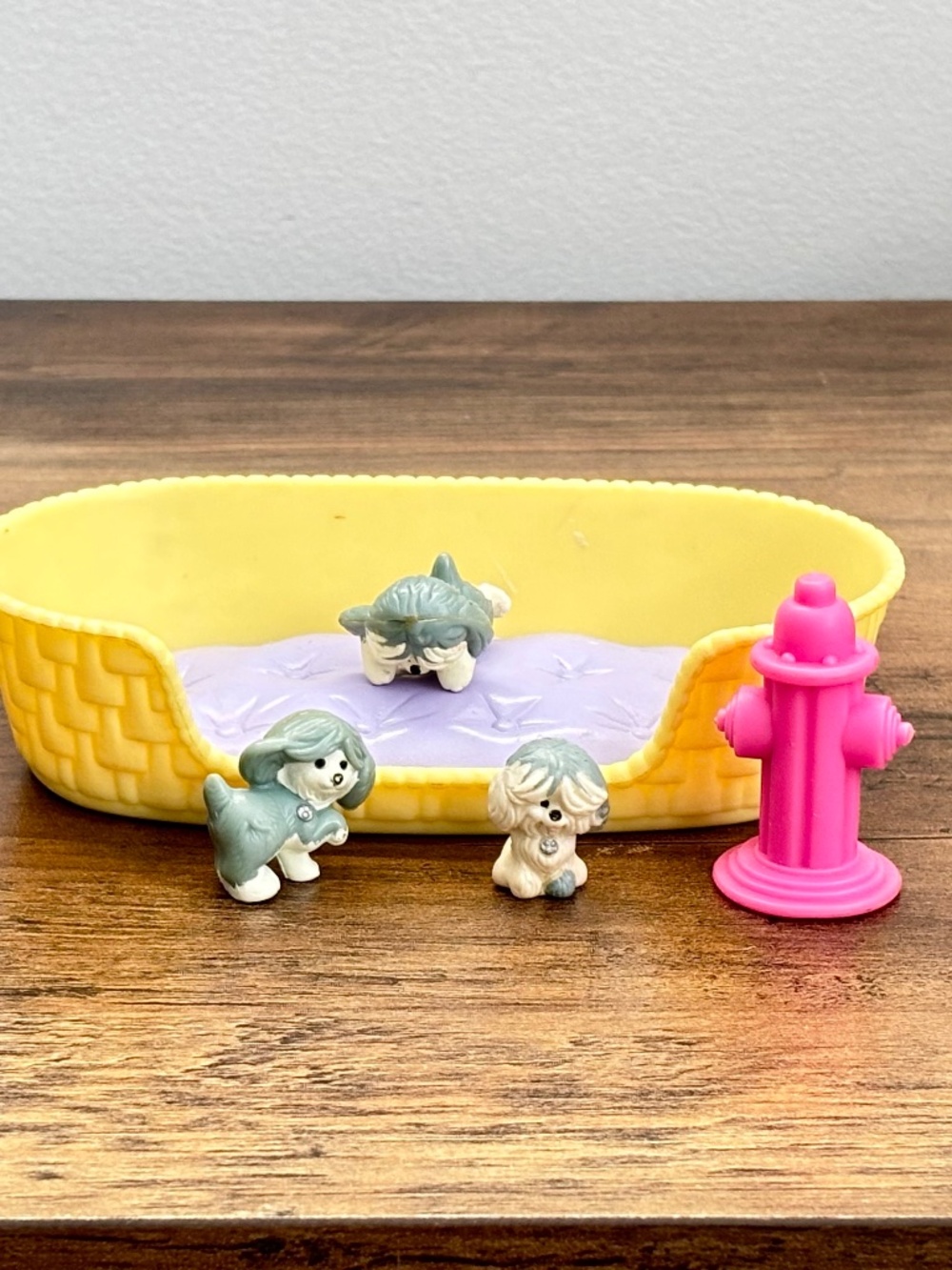 VINTAGE 1992 Kenner Littlest Pet Shop 4 Baby Puppies Sheepdog Bed & Hydrant Set